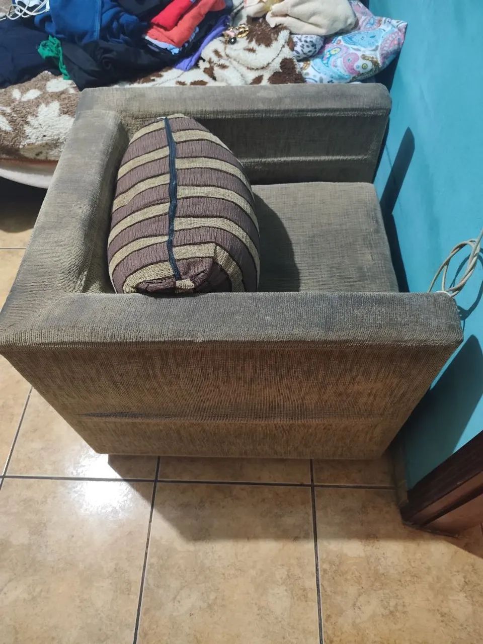 Poltrona Estofada Confortável - Ideal Sala ou Quarto - Foto 5