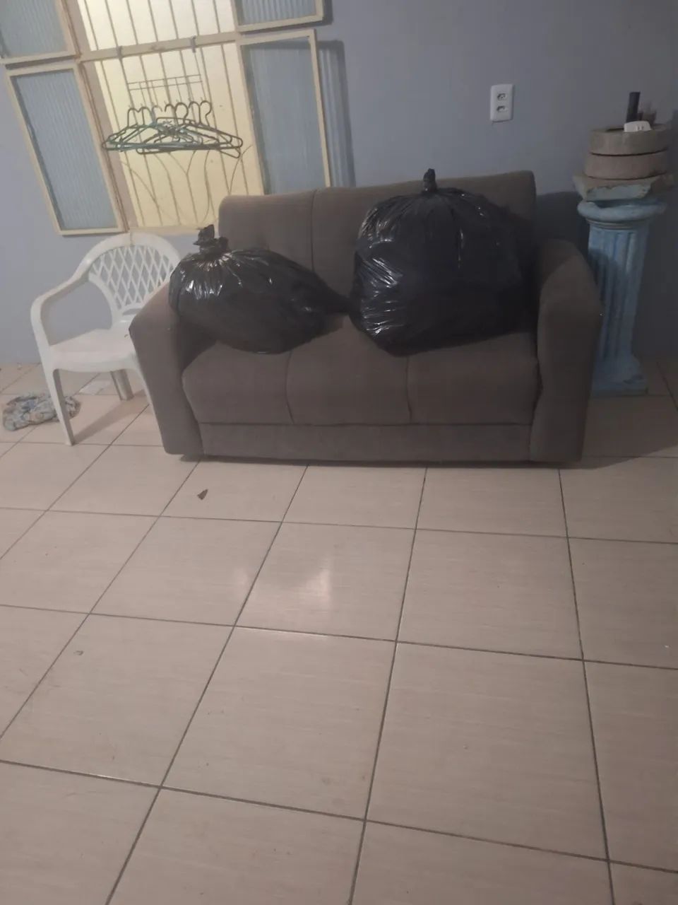 Vende-se sofás 2 e 3 lugares