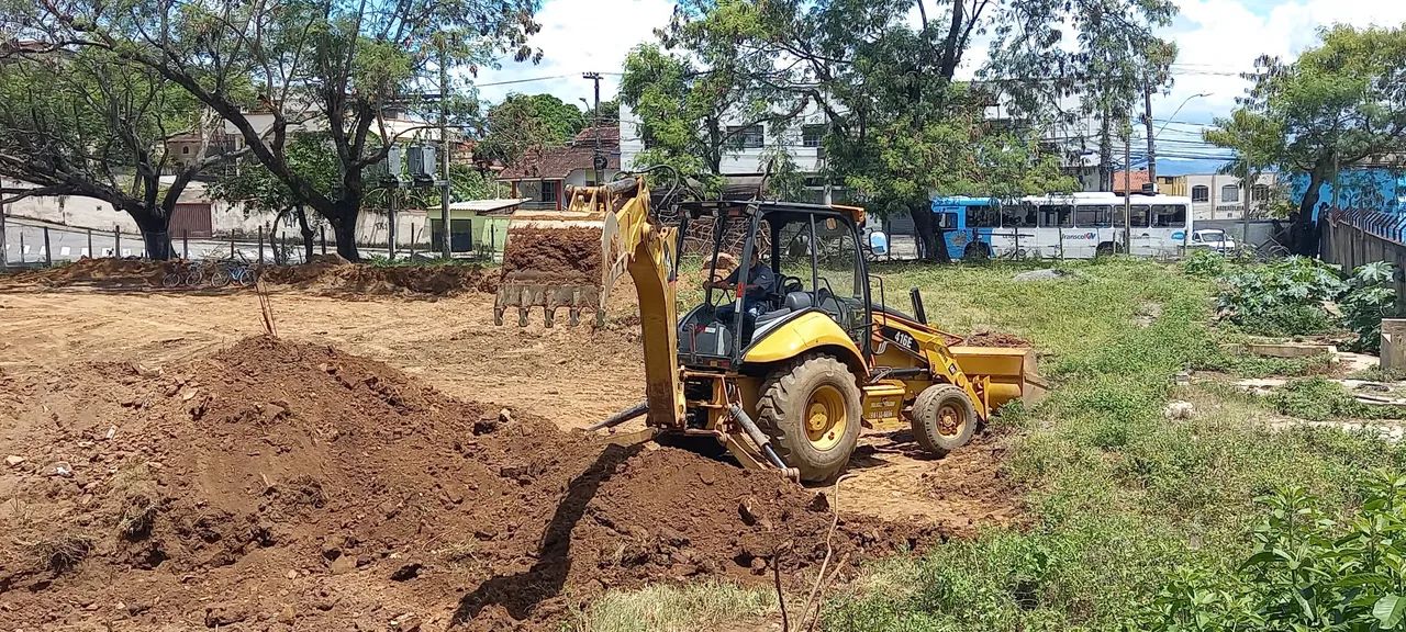 TUCA Locação de Máquinas | Serviços para Obras e Terrenos - Foto 5