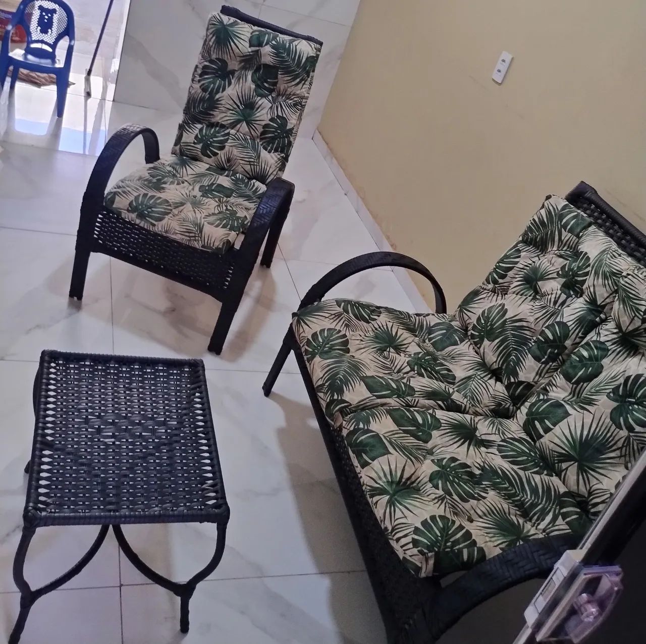 Jogo de cadeiras com namoradeira 