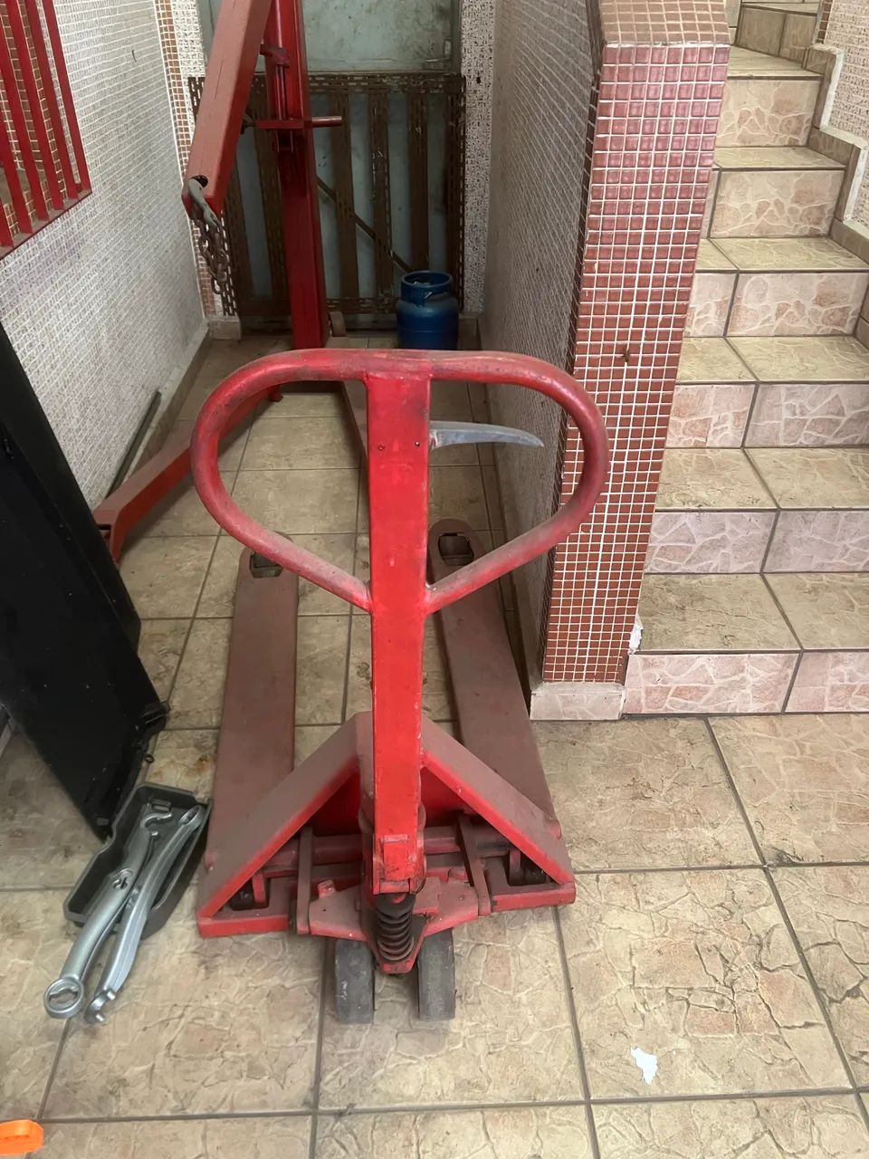 Girafa, paleteira e carrinho de carga - Foto 4