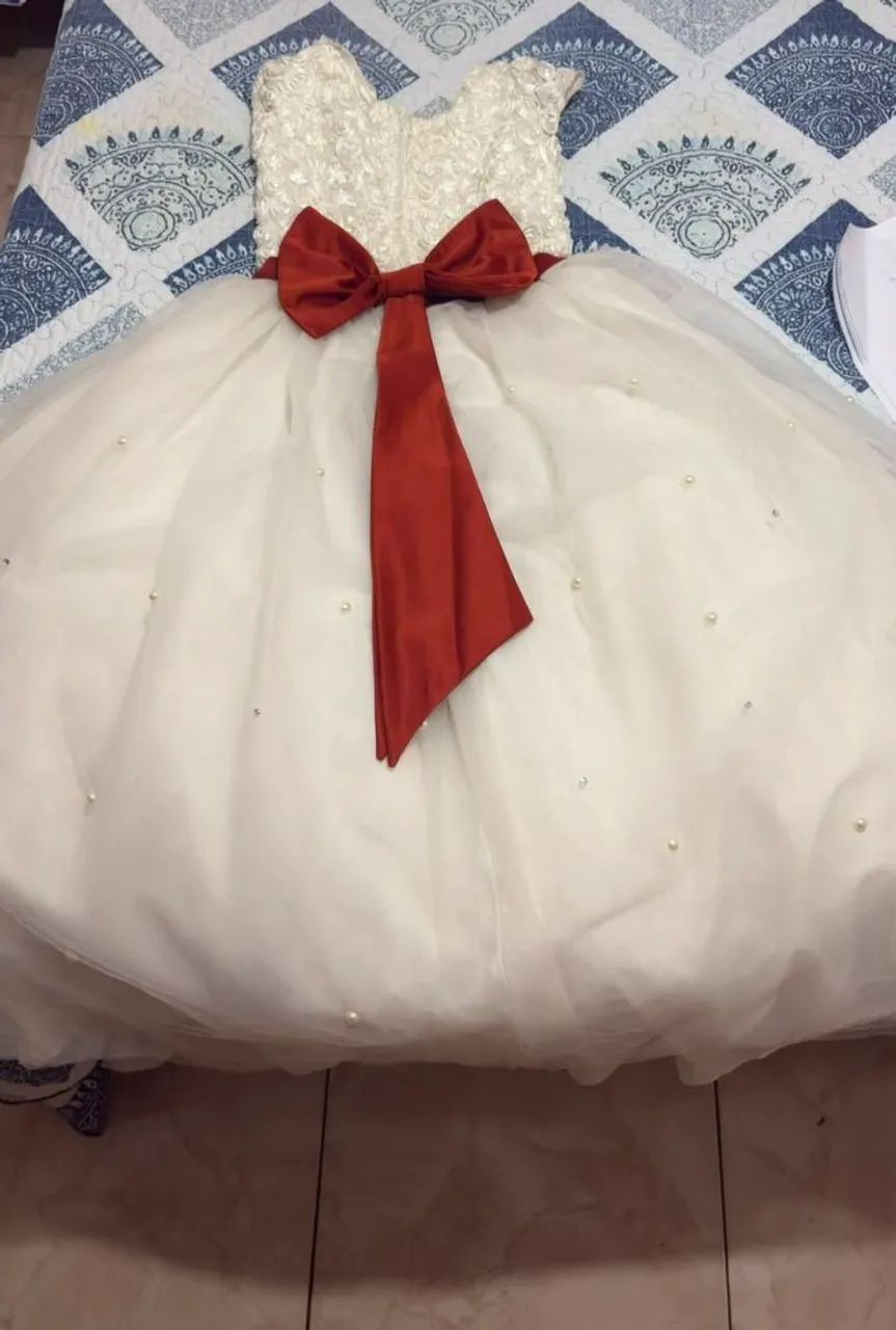 Vendo vestidos de festa