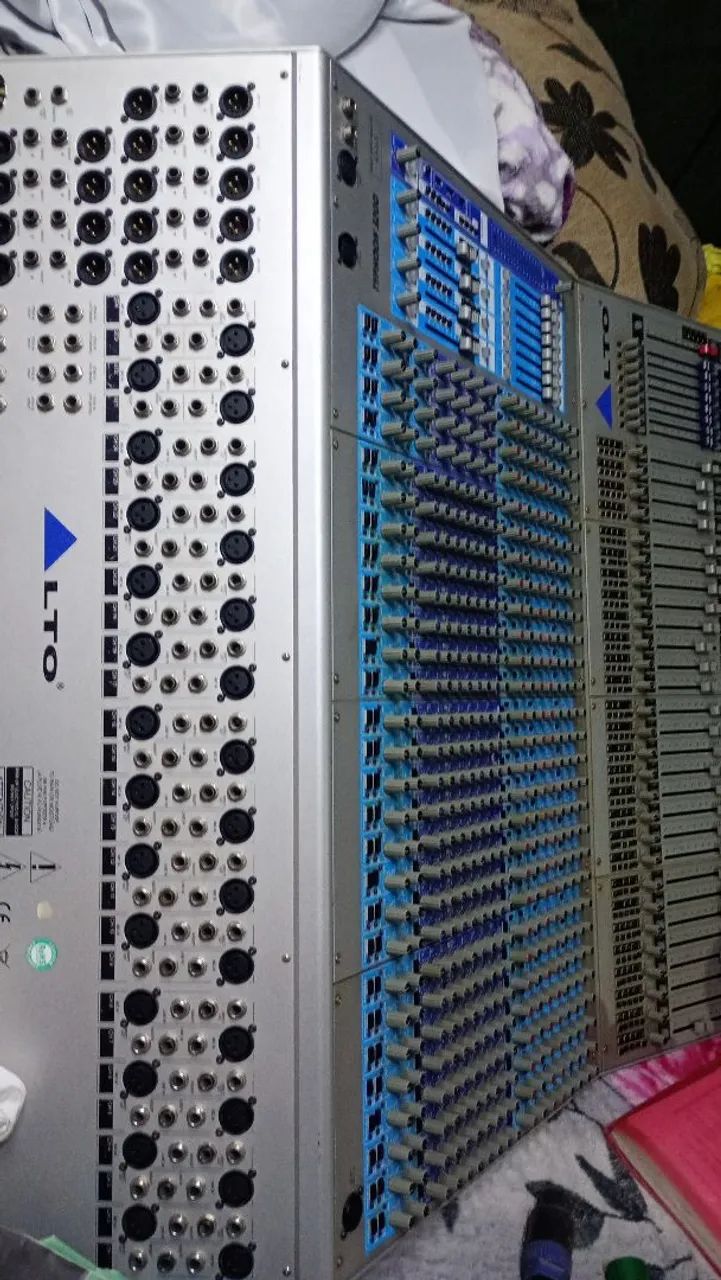 Vende-se mesa de som americana 32 canais 8 Aux XLR  - Foto 2