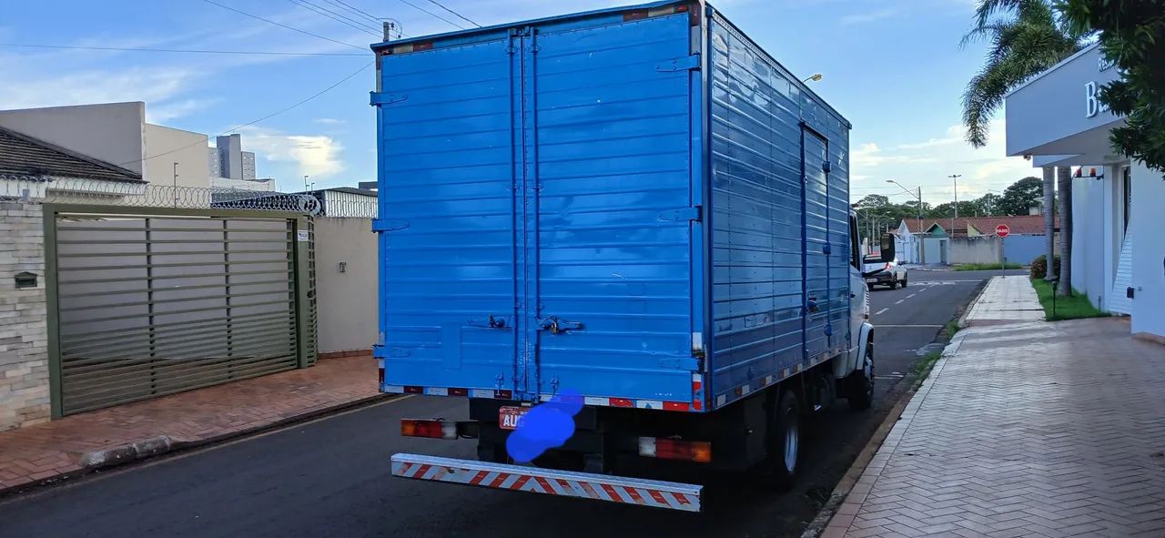 Caminhao mb 710 plus bau - Foto 5