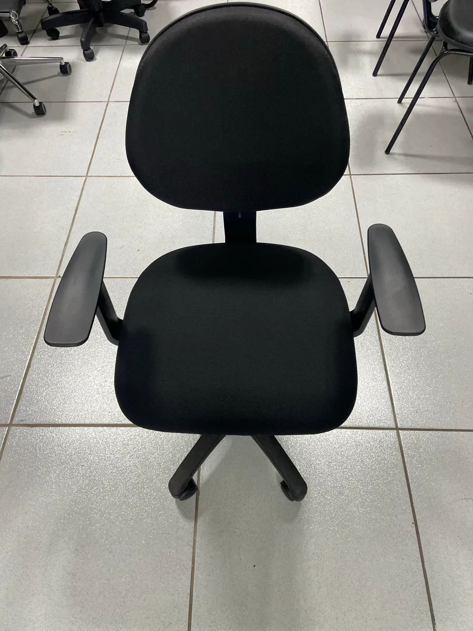 Cadeira giratória com braços  - Foto 2