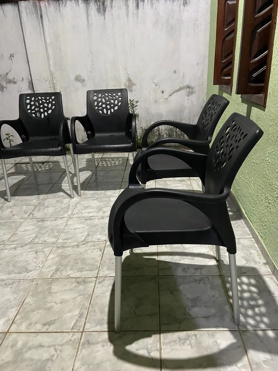 Jogo com 4 cadeiras de jantar !!!! - Foto 4