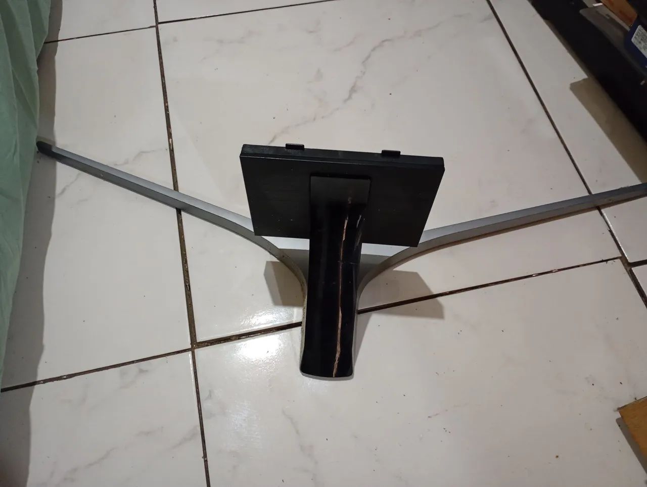 Base da TV Samsung modelo 55KU6400 - Foto 3