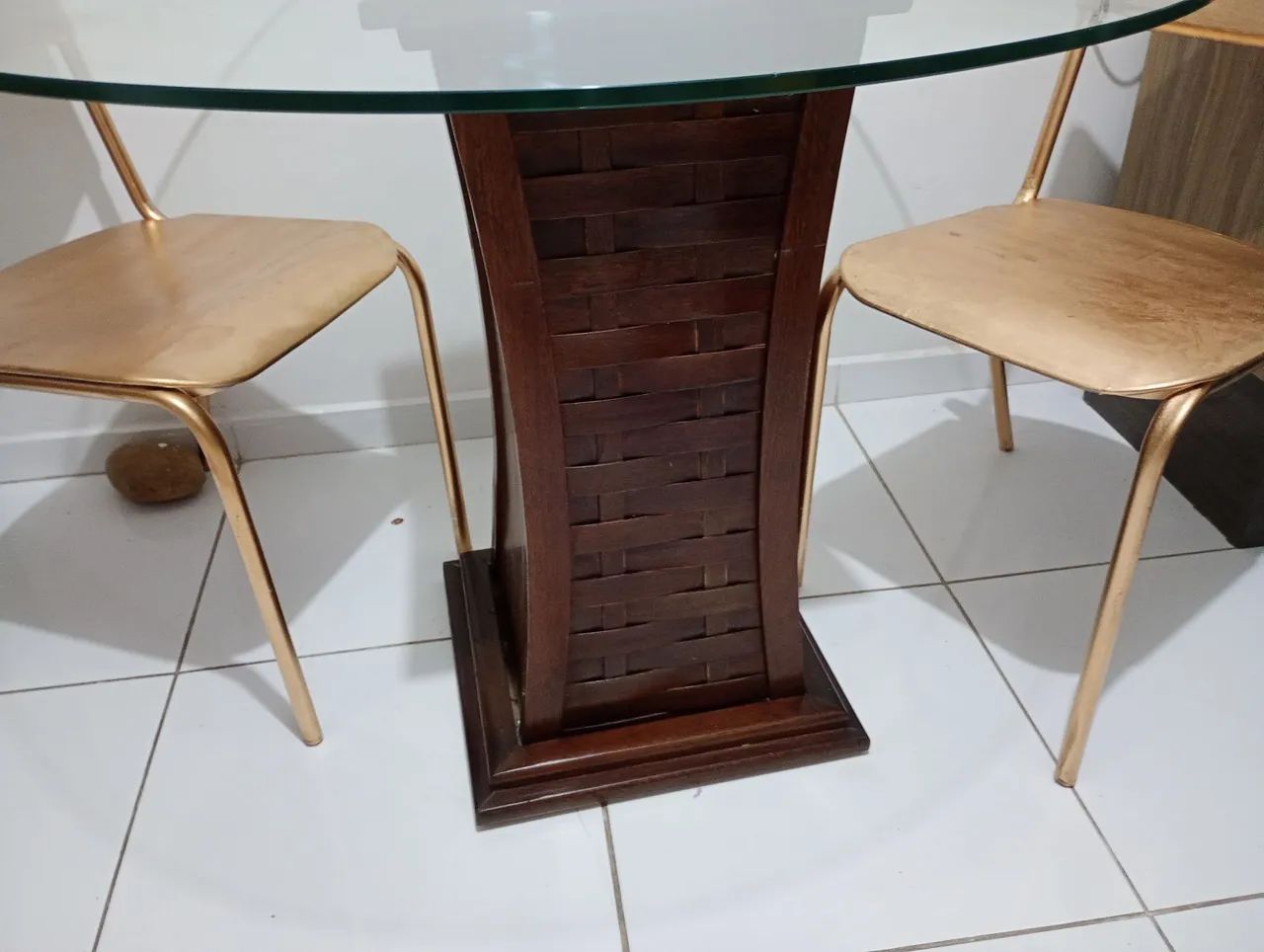 Mesa de madeira com vidro 1x1. Só a mesa. - Foto 2