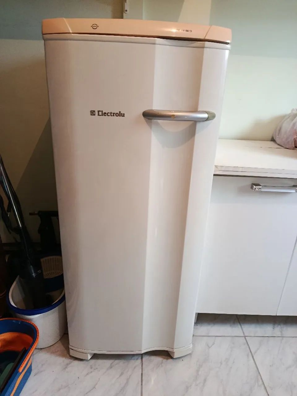 Vendo freezer Eletrolux 173L