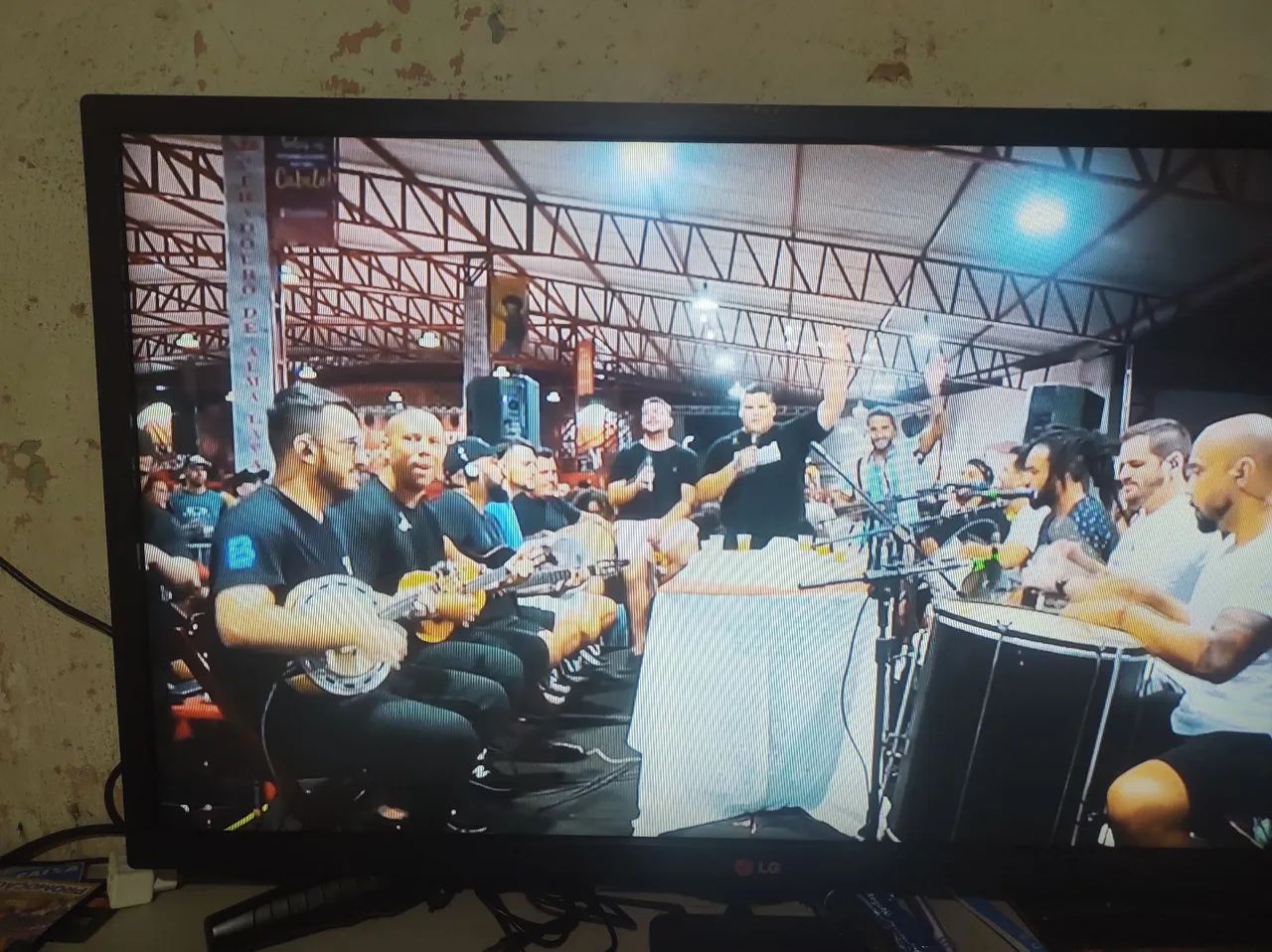 Tv LG 32 perfeita 300,00 pra sair hj conversor digital integrado zap * Vitor o 