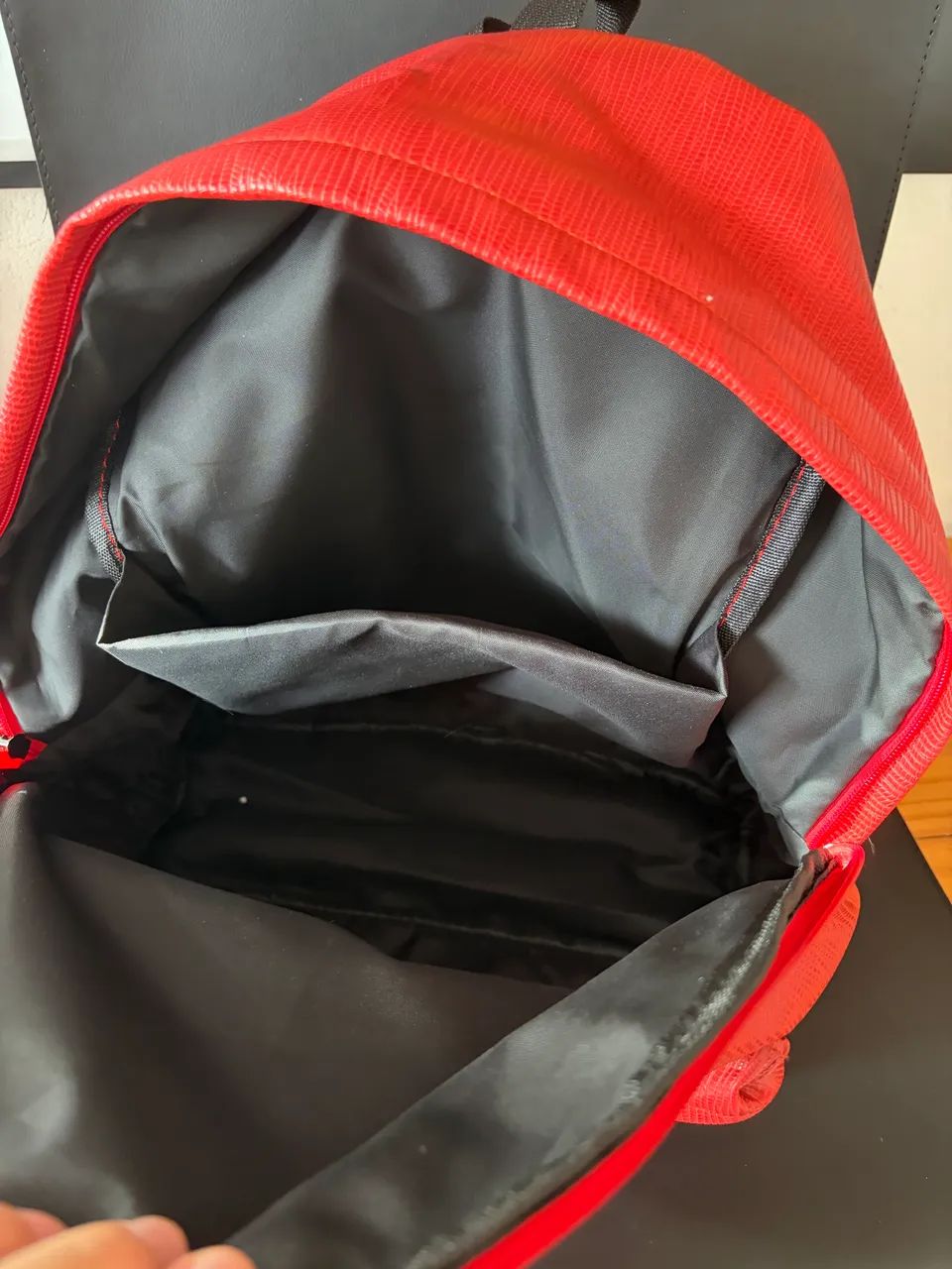 Mochila Vermelha com textura  - Foto 5