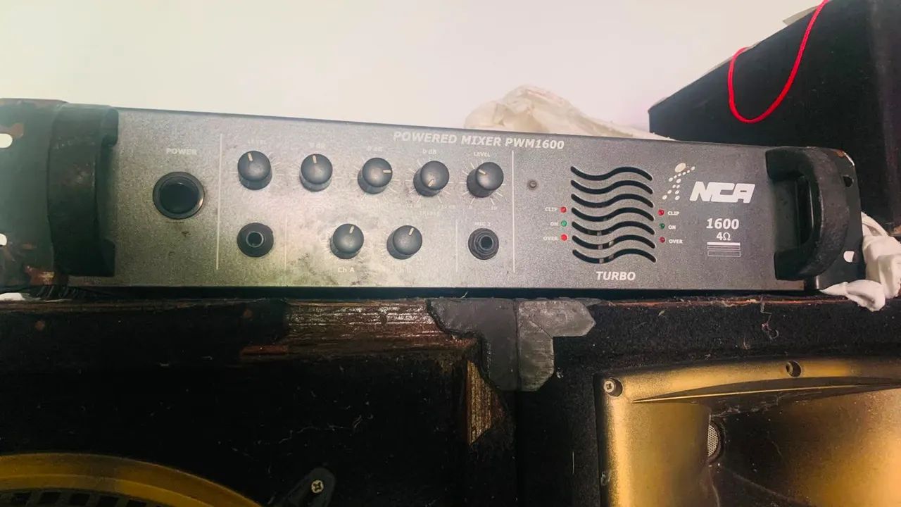 Caixa de som + amplificador 