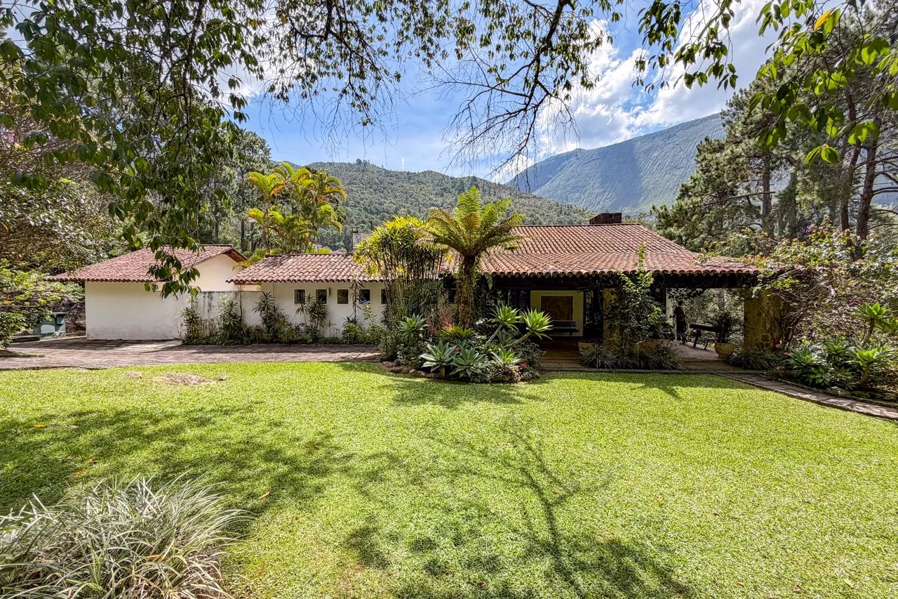 Casa com 4 quartos em condomínio em Araras, Petrópolis.