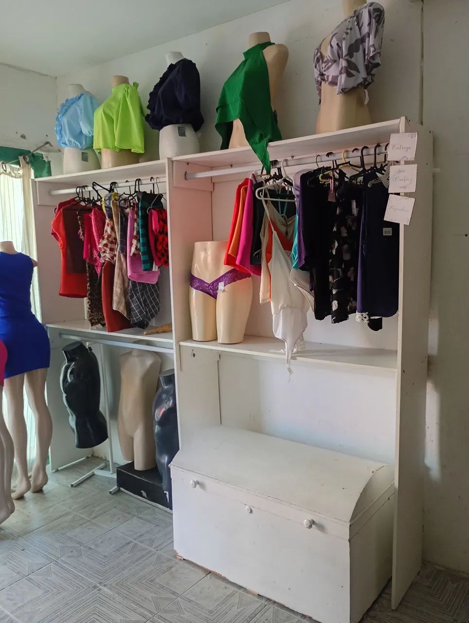 Móveis para loja de roupa
