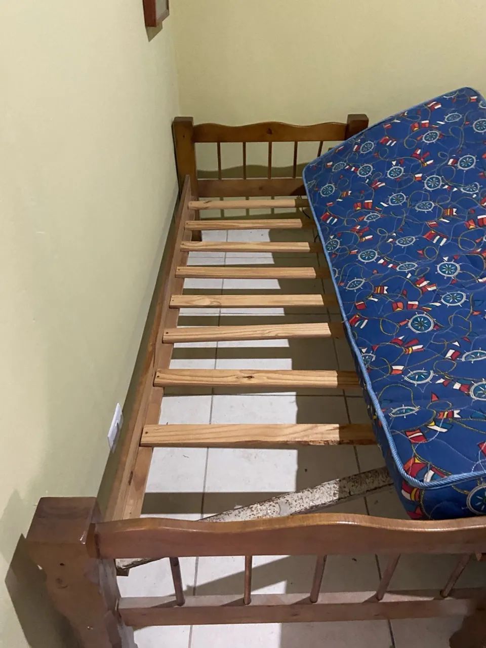 Cama de solteiro em madeira maciça  - Foto 4