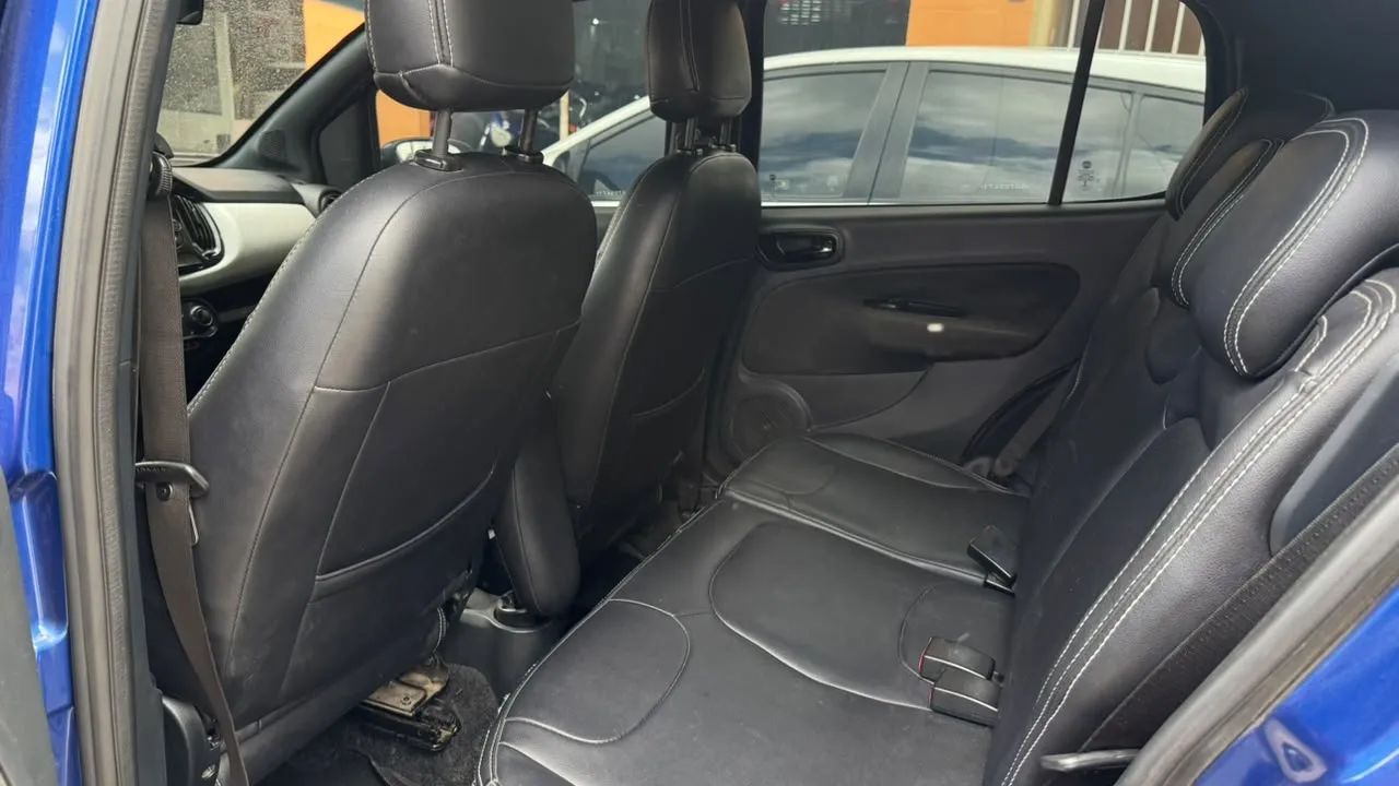 Fiat Uno Sporting 1.4 EVO Fire Flex 8V 4P 2016 - Foto 2