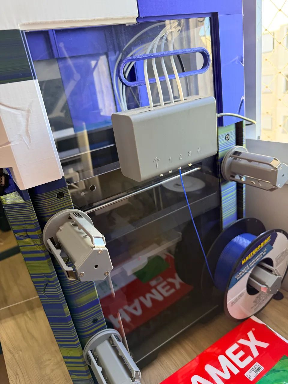 Impressora 3D Flashforge AD5X fechada - Foto 2