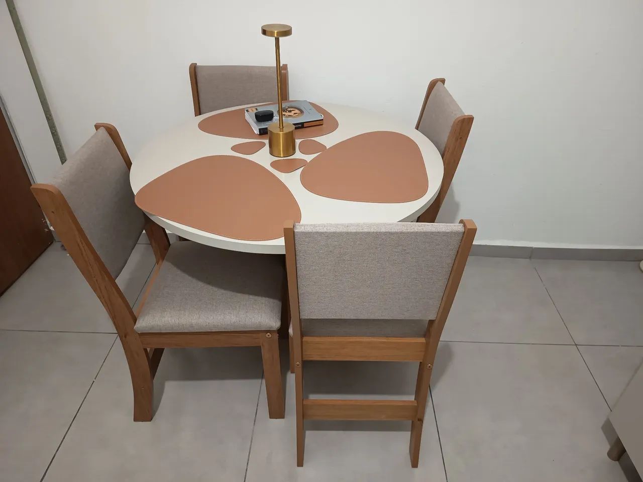 CONJUNTO DE MESA C/4 CADEIRAS  - Foto 3