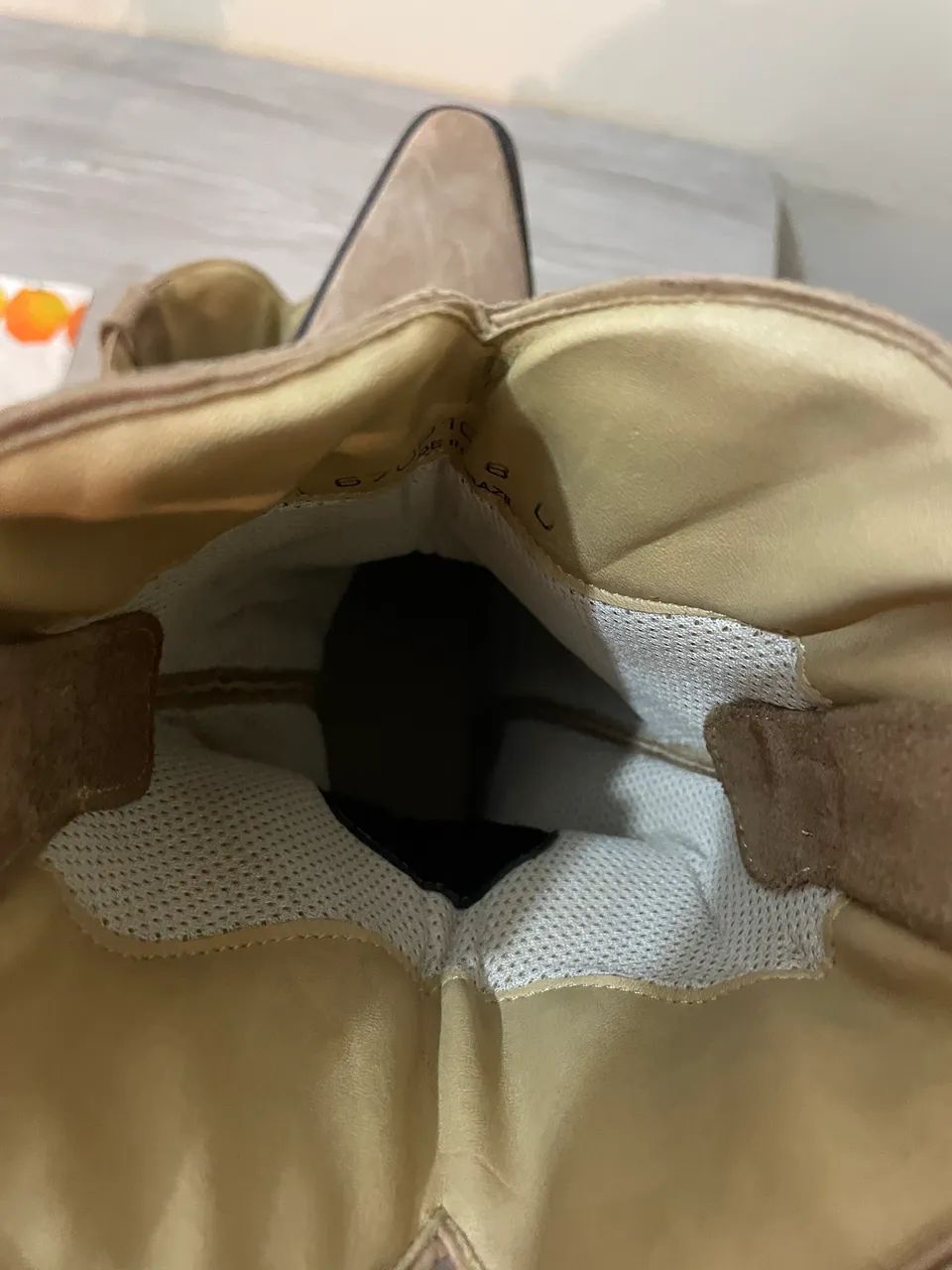 Bota feminina de couro - cano médio - Foto 3