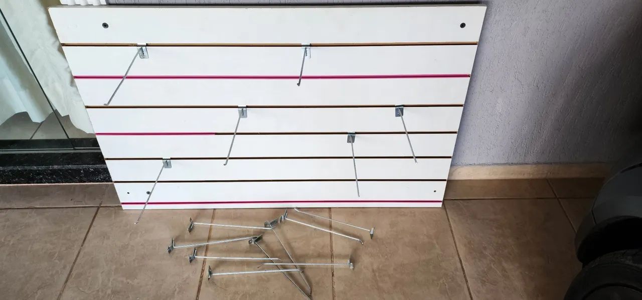 Painel canelado MDF com ganchos