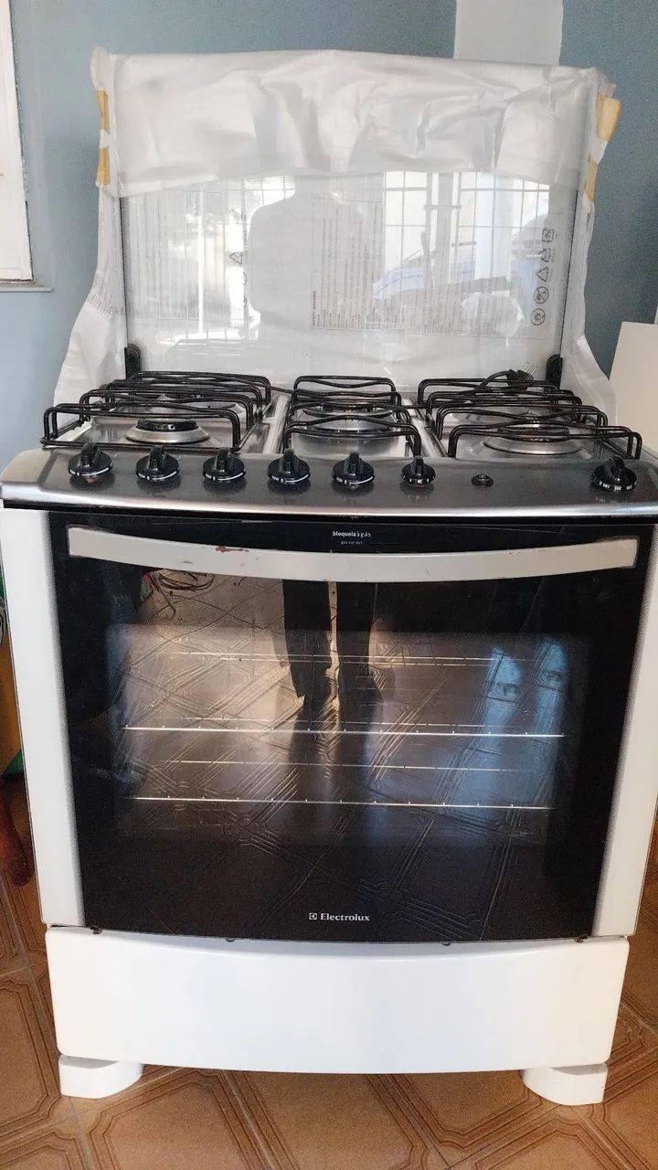 Fogão de 5 bocas e sofá gostoso - Foto 3