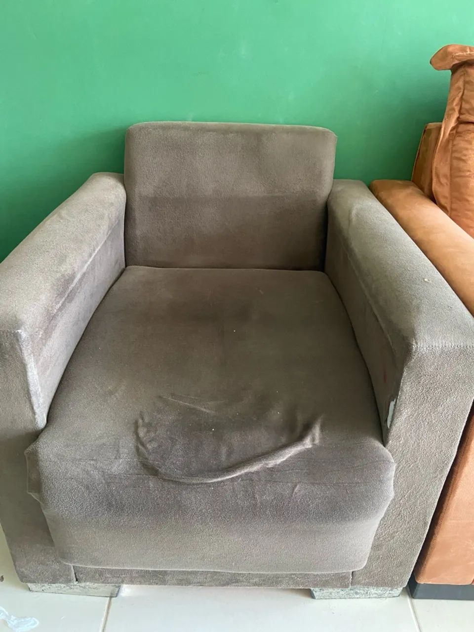 Poltrona Confortável (Estilo cadeira/ sofá) - Marrom  - Foto 3