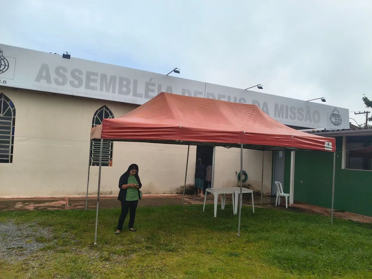 Aluguel de mesas e cadeiras temos tenda  - Foto 3