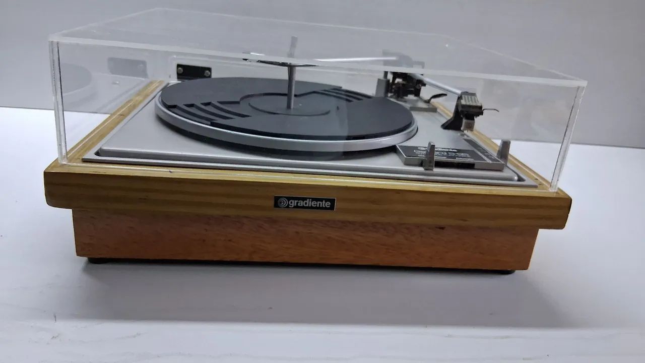 Toca disco gradiente garrard S95 prata