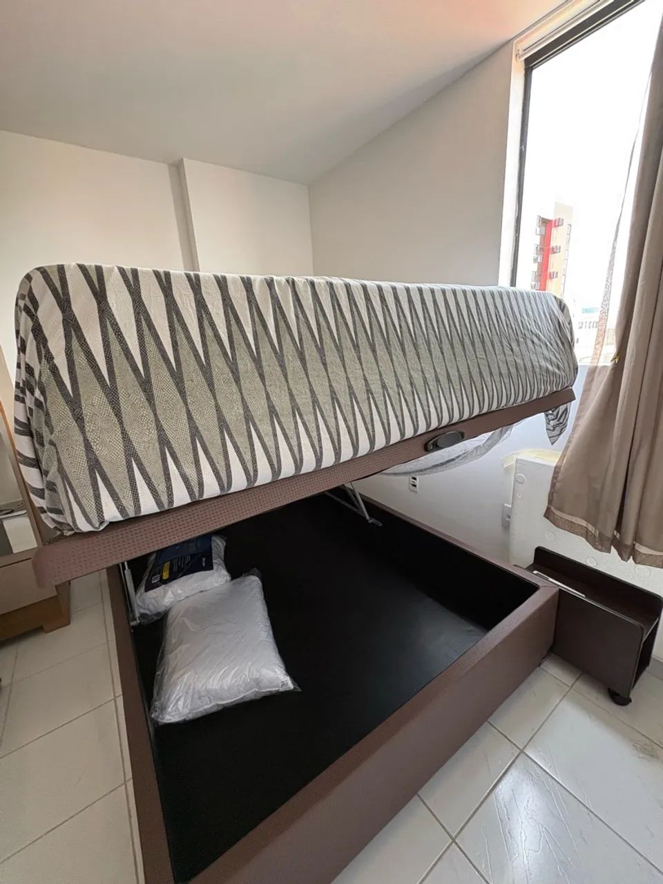 Vendo base de cama box baú