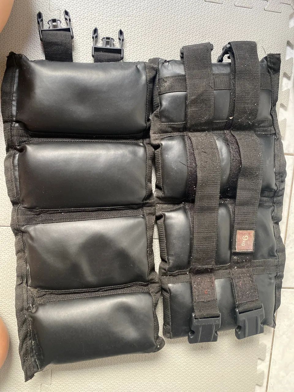 Par de Caneleiras 9kg Cada (18kg Total) - Usadas e Conservadas