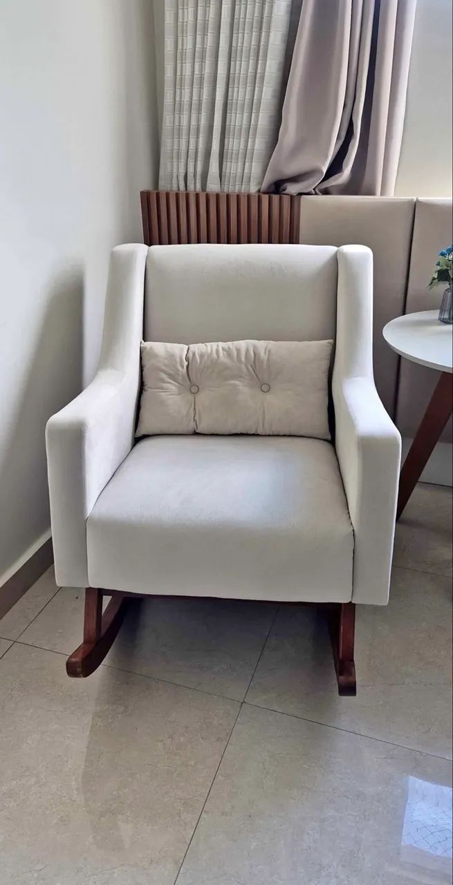 Poltrona Amamentação + Puff