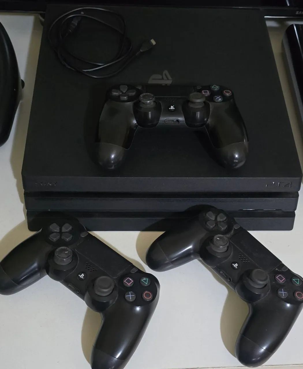 PS4 PRO 1TB - Foto 4
