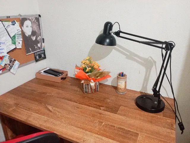 Escrivaninha e cadeira de rodinhas giratória - Foto 3