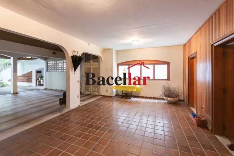Casa Residencial / Apta para qualquer tipo de atividade Comercial