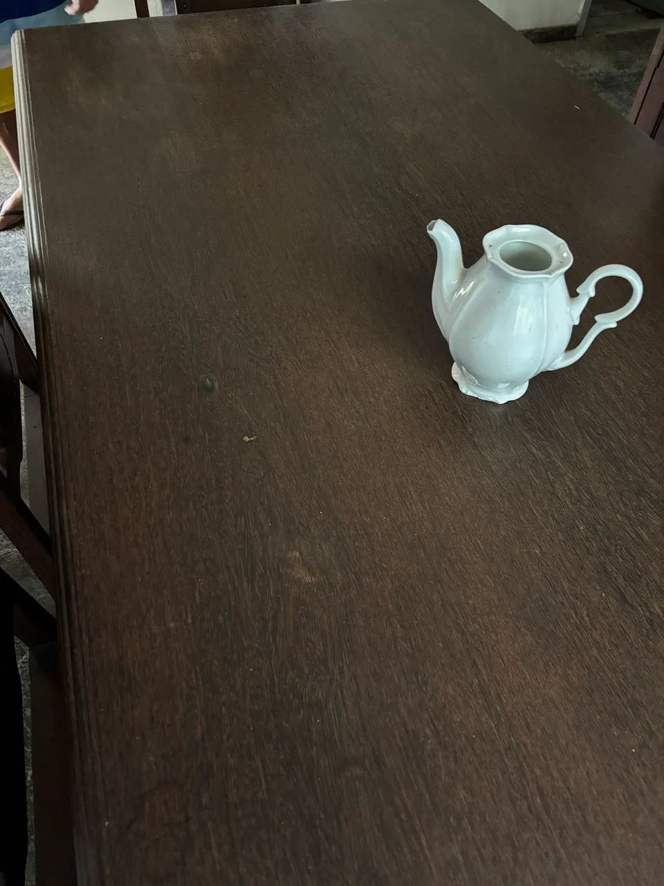 Mesa de madeira grande com 6 cadeiras - Foto 3