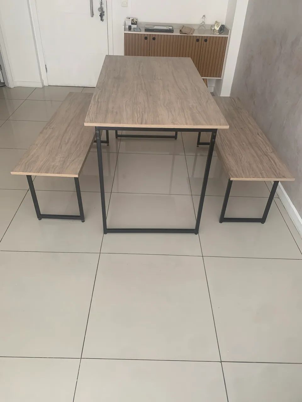 Mesa linda de jantar com bancos  - Foto 3
