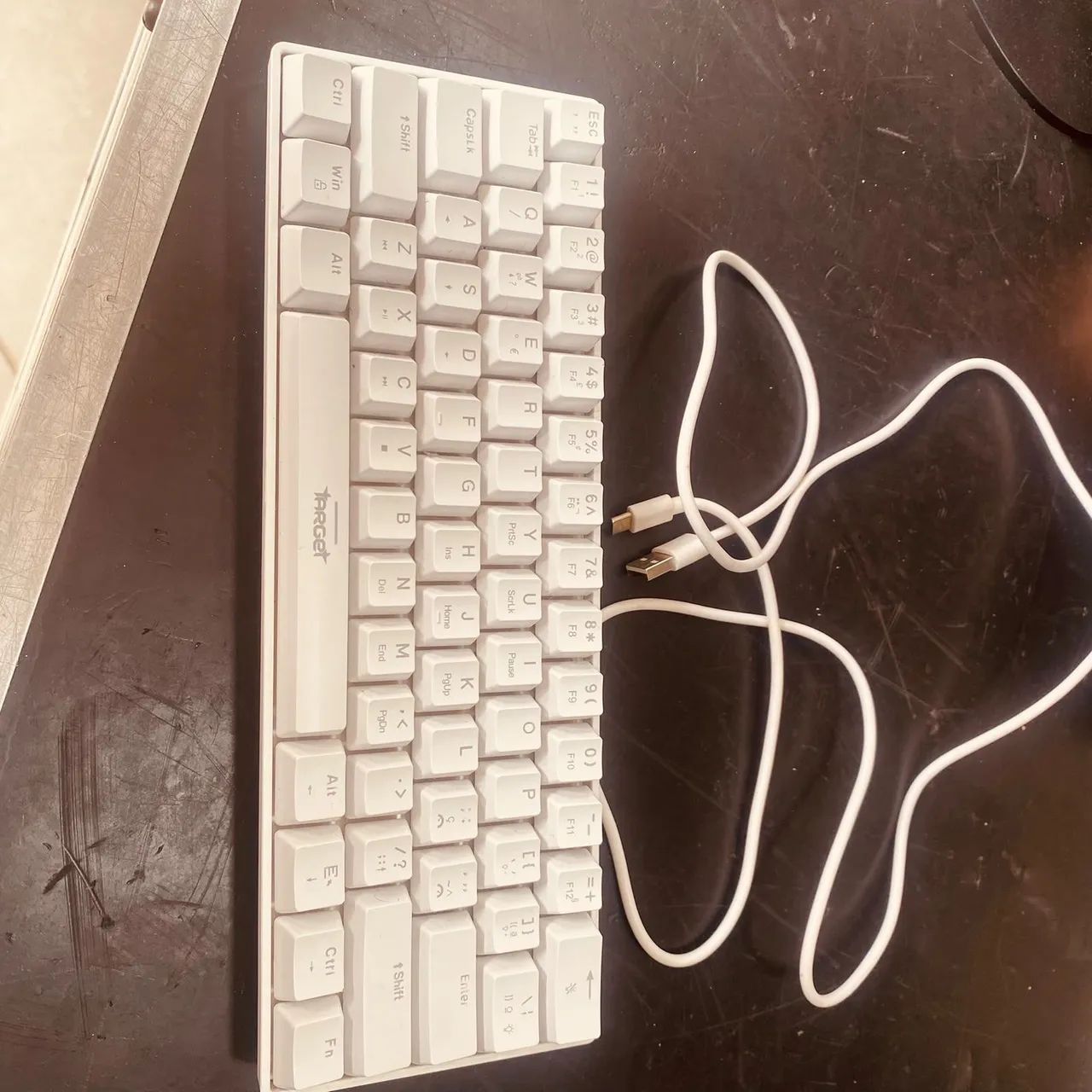 Tela de computador e  teclado - Foto 3