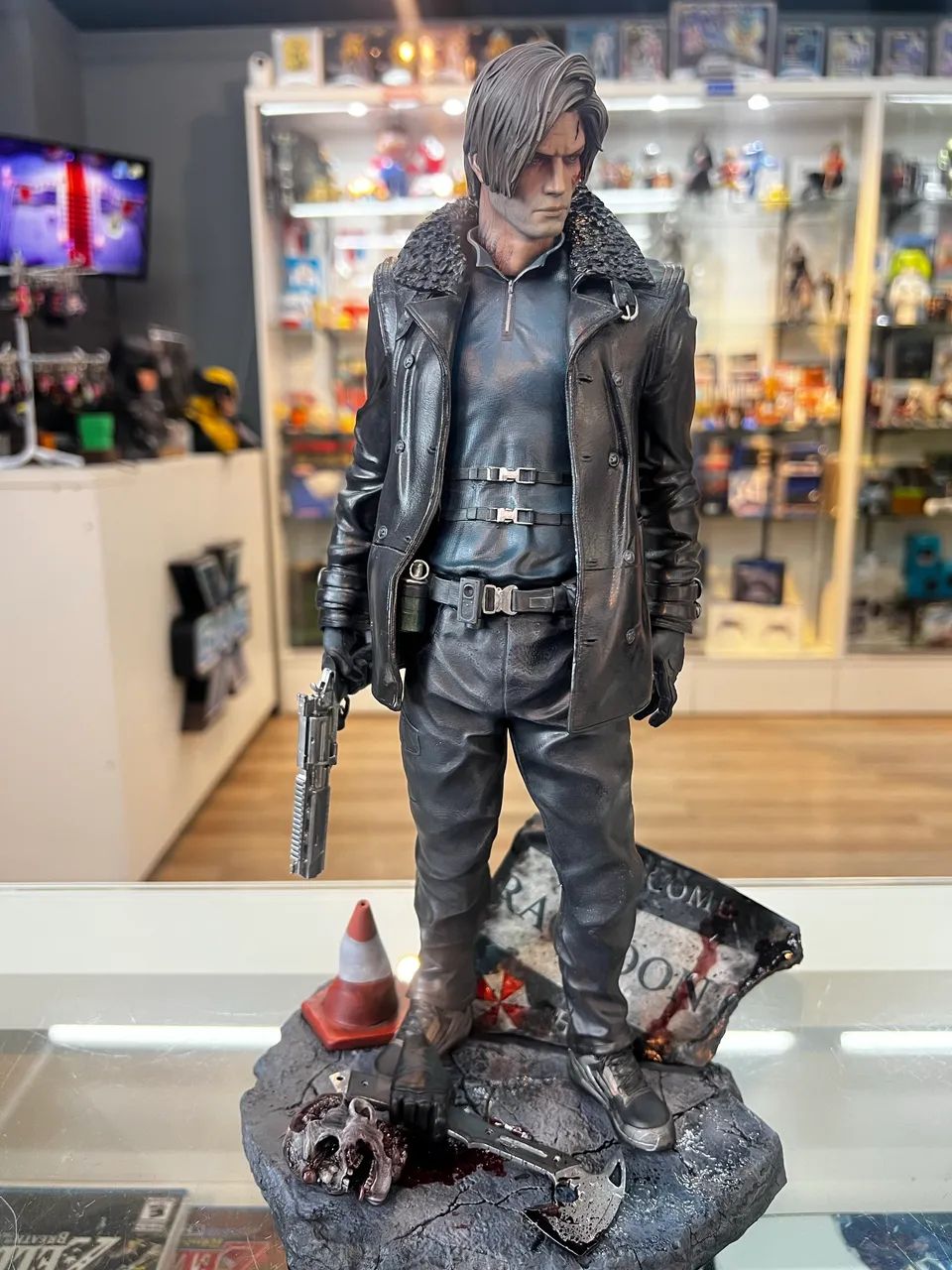Estátua Leon S. Kennedy Resident Evil - Colecionável - Foto 5