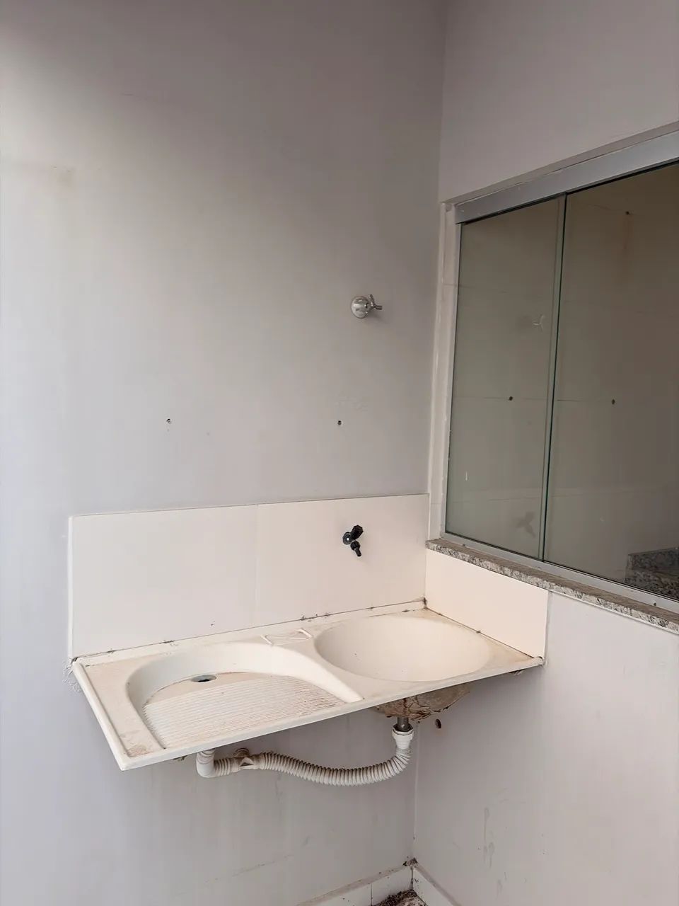 CASA COM EXCELENTE LOCALIZAÇÃO E NOVA PRONTA PRA MORAR.  - Foto 5