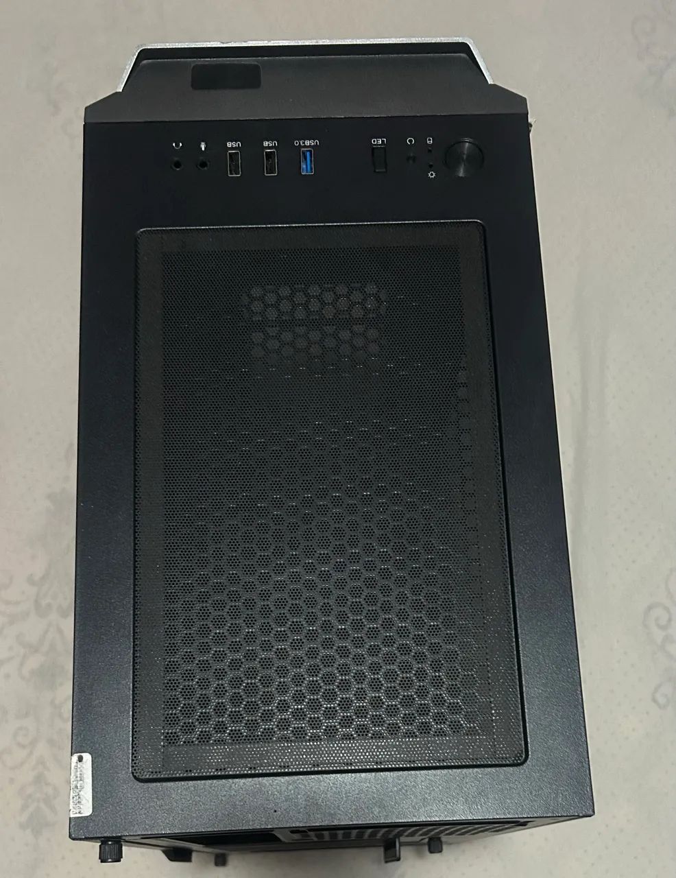 Gabinete Gamer C3Tech Mid Tower com Vidro Temperado e Frente Mesh