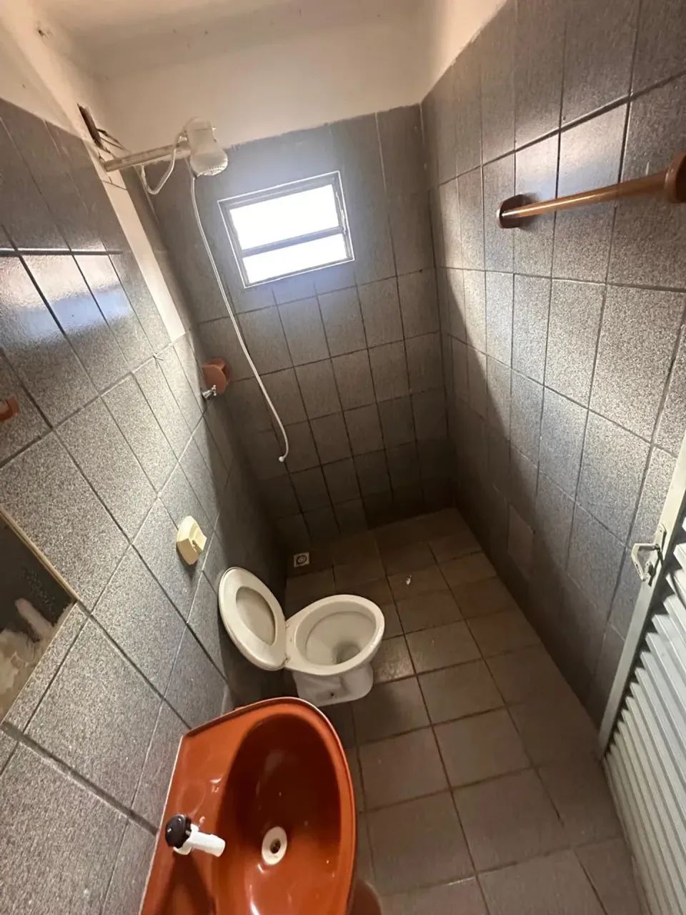 ALUGA-SE BARRACÃO RESIDÊNCIAL - Foto 5