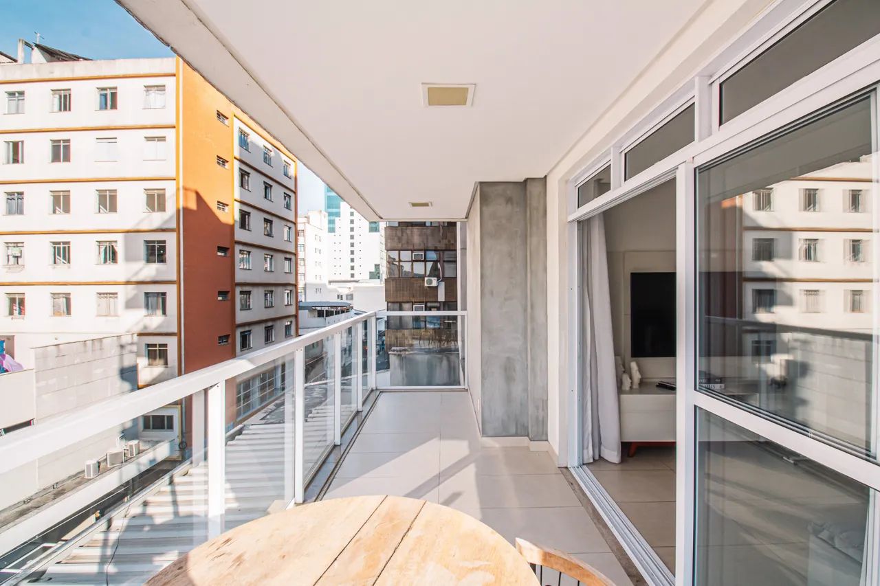 2 quartos no Centro com varanda ensolarada para venda - Foto 3