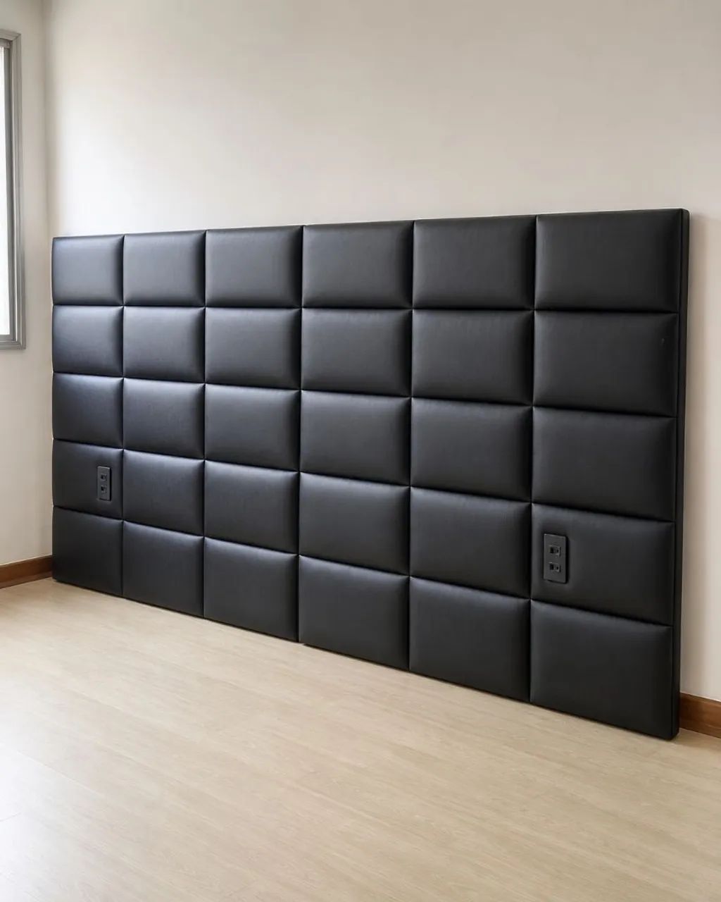 Cabeceira de Cama Estofada Preta 3 Metros - 2 Módulos com Tomadas