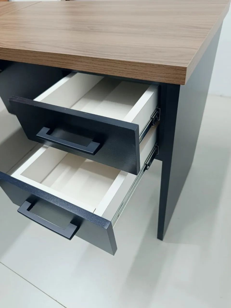 Mesa de escritório em L - Foto 3