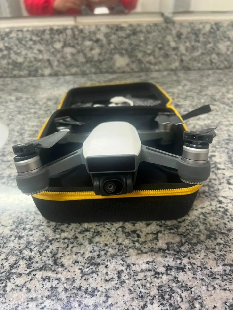 VENDO DRONE SPARK DJI ( PRECISA ATUALIZAR A CONEXAO DO CONTROLE COM O DRONE)