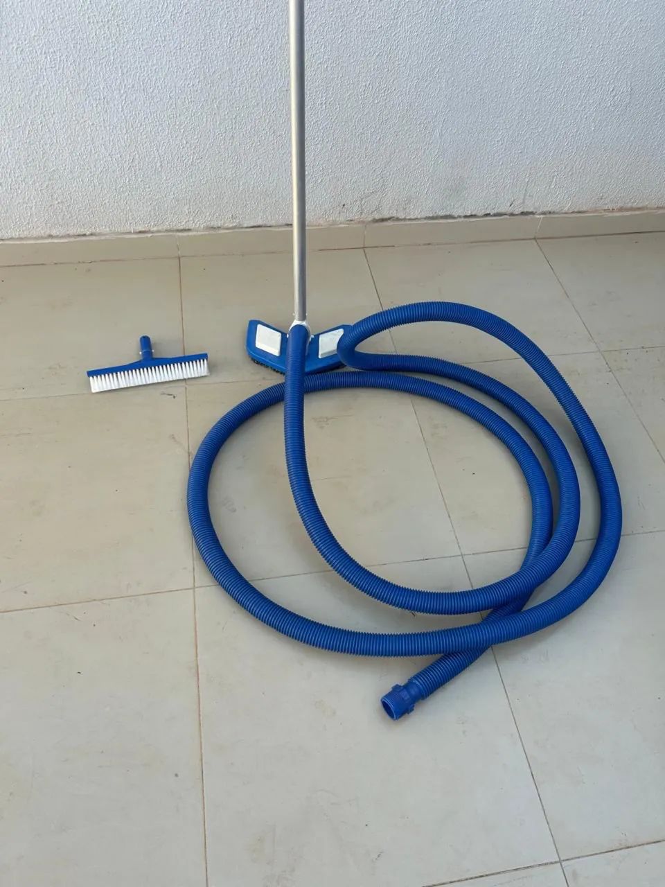 VENDO KIT DE LIMPEZA DE PISCINA