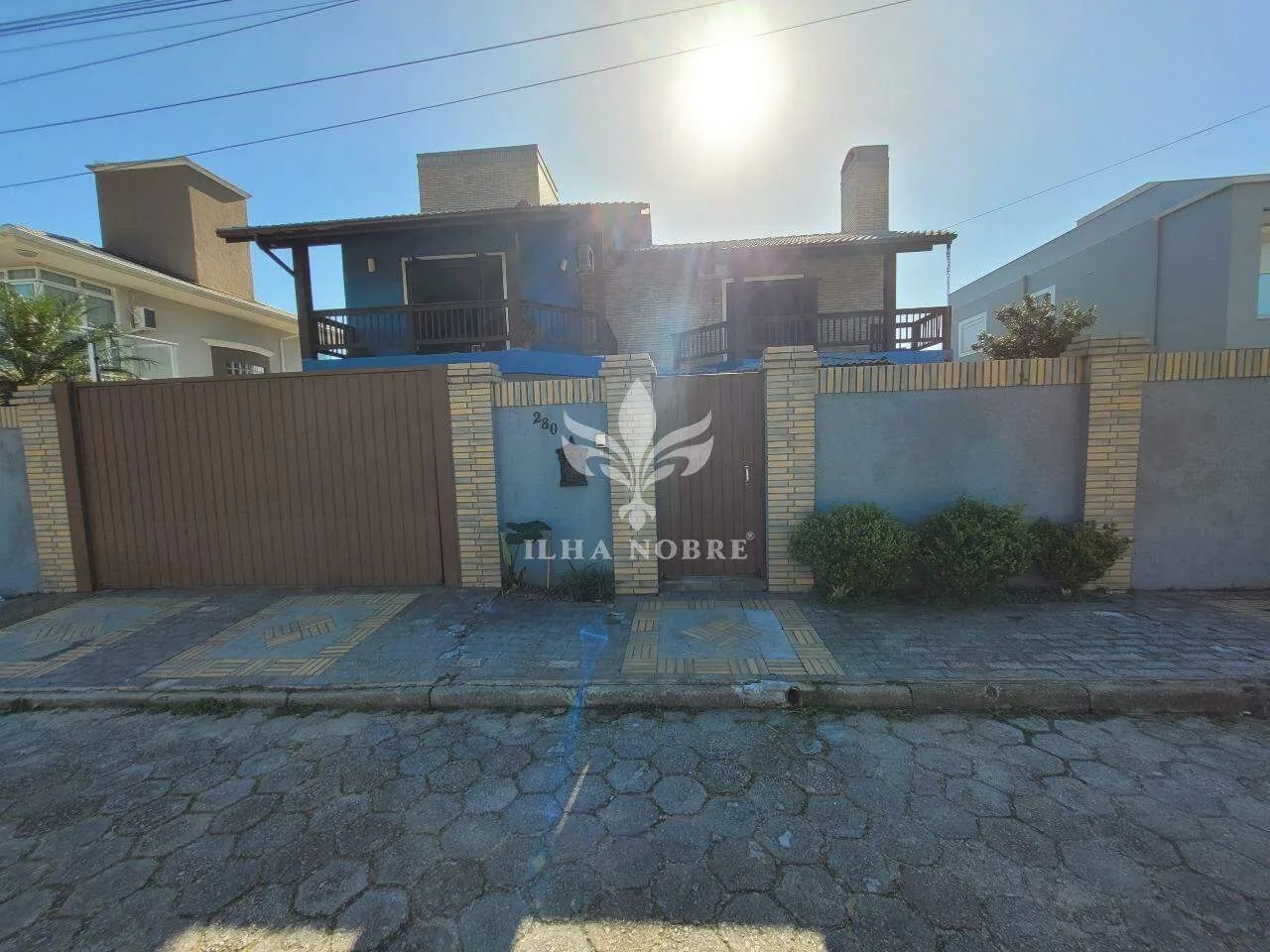 Casa mobiliada com 4 Quartos sendo 2 Suítes e piscina no Campeche, Florianópolis