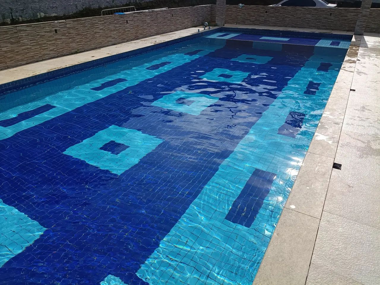 Serviços de manutenção e limpeza de piscinas em gerais. - Foto 2