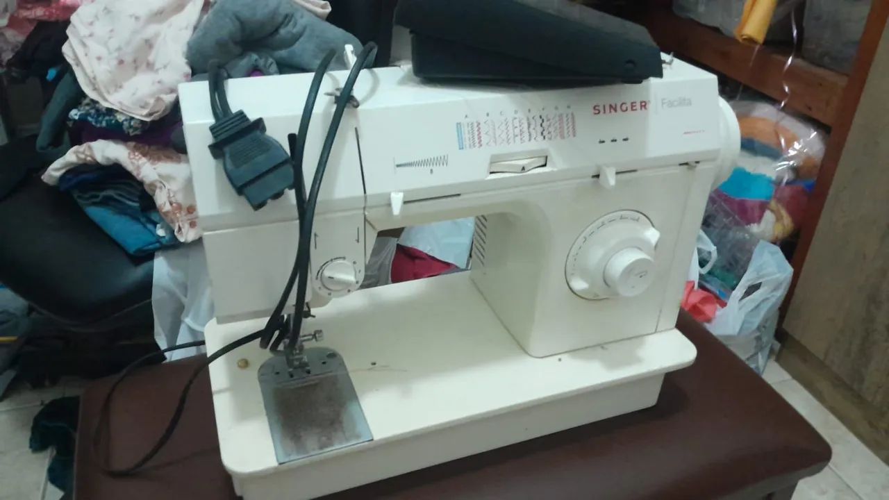 Maqquina Singer Facilita 