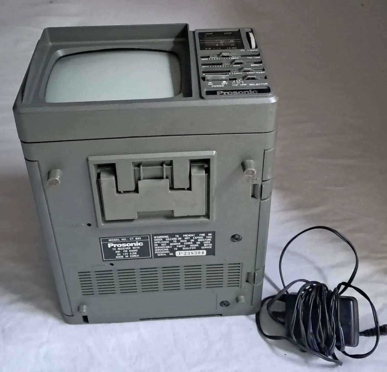 Televisão portátil com receiver AM/FM. - Foto 4